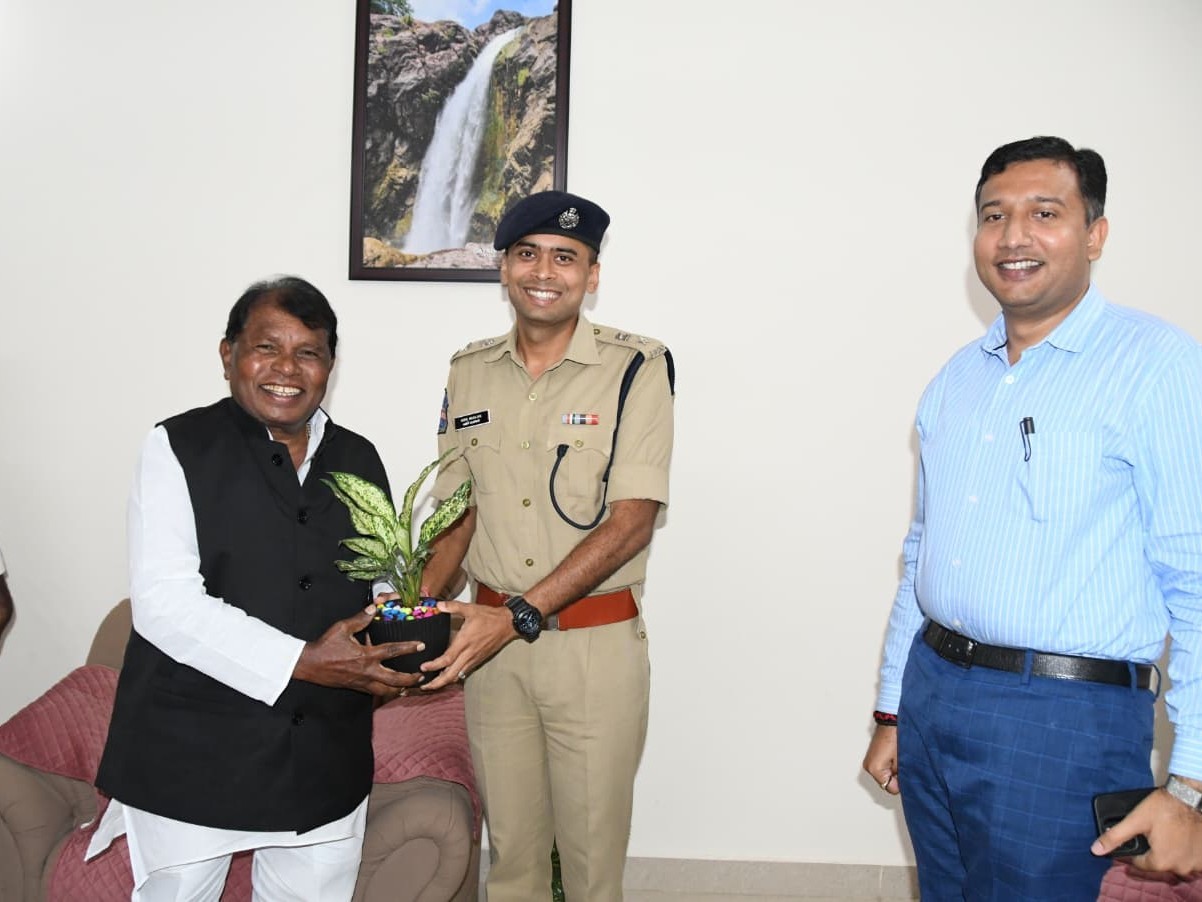 ‘జిల్లాకు చేరుకున్న ఫైనాన్స్ కమిషన్ ఛైర్మన్ రాజయ్య’