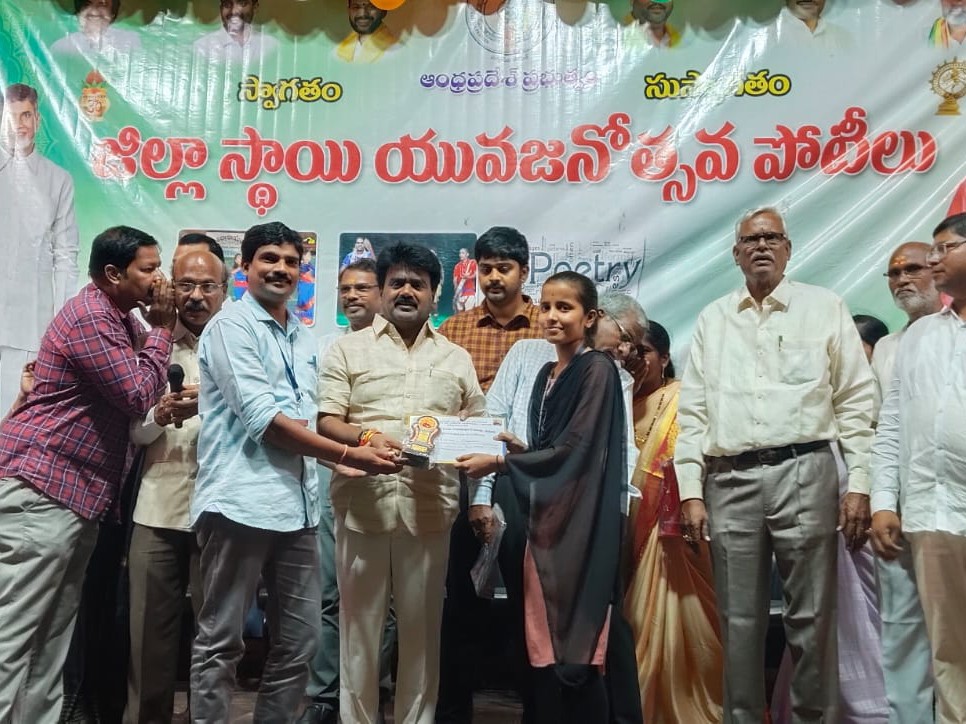 విద్యార్థులు క్రమశిక్షణతో ఉన్నత స్థానాలు సాధించాలి: MLA