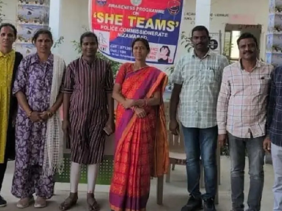 విద్యార్థులకు షీ టీమ్స్ అవగాహన