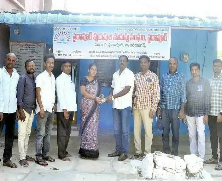 సంఘం తరఫున నామినీలకు నగదు అందజేత