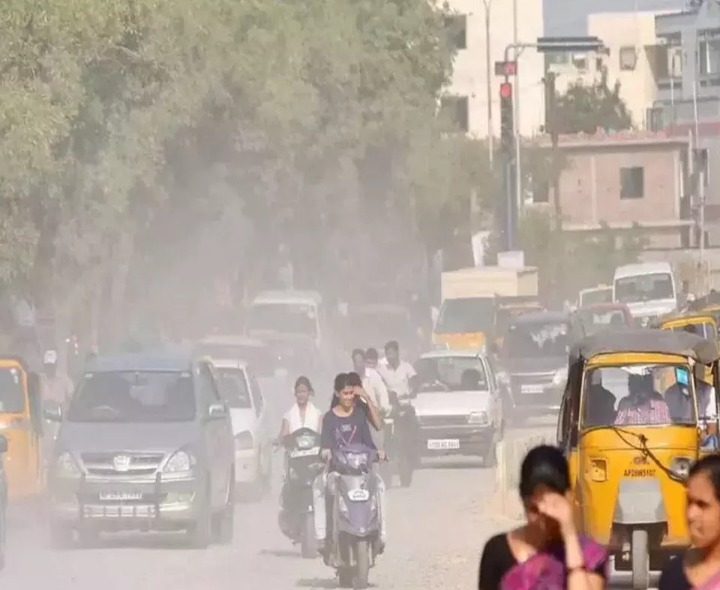 రోడ్ల పై రేగే దుమ్ము వల్లే ఇంత పొల్యూషన్..!