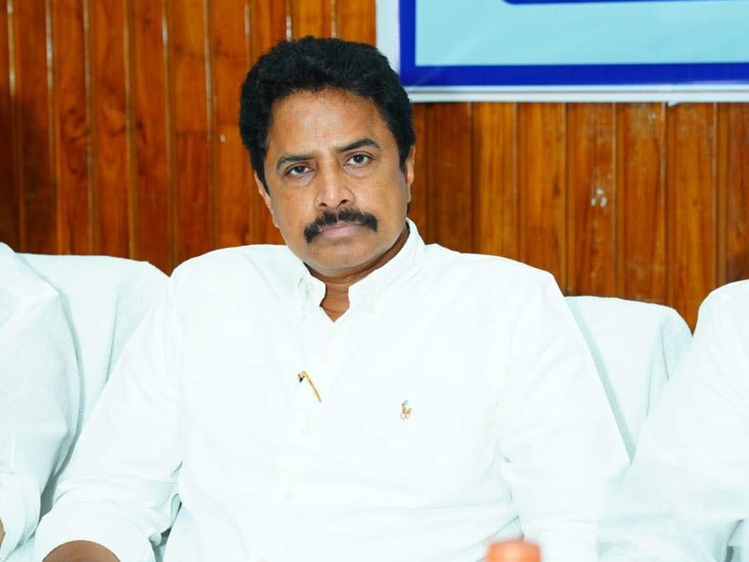 రైతుల గురించి మాట్లాడే అర్హత కారుమూరికి లేదు: ఎమ్మెల్యే