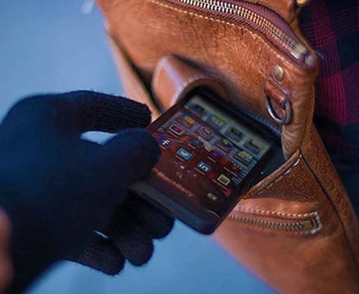 నగరంలో రూ. 2 కోట్లు విలువైన స్మార్ట్‌ఫోన్ల స్వాధీనం