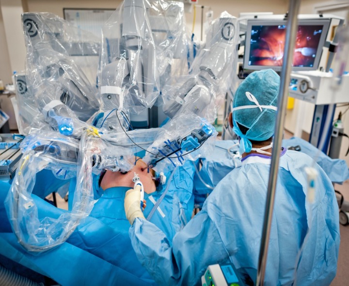 రెండేళ్లలో 400 క్యాన్సర్ రోబోటిక్ సర్జరీలు పూర్తి..!