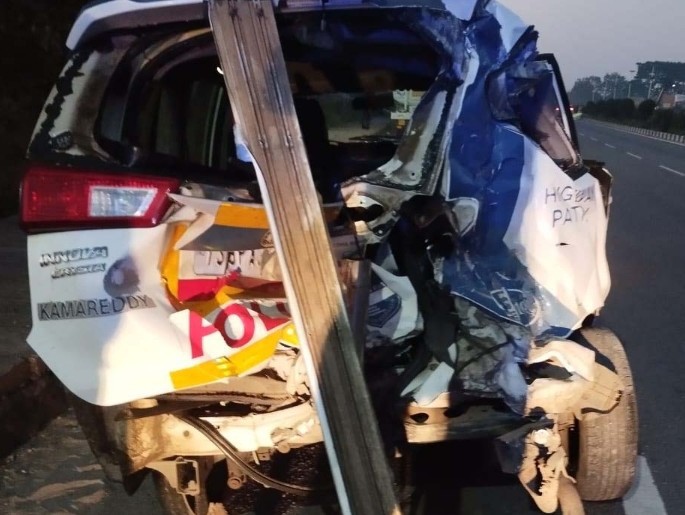 పెట్రోలింగ్ వాహనాన్ని ఢీకొన్న లారీ