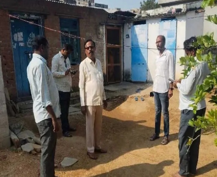 ఇందిరమ్మ ఇళ్ల ‘ఆవాస్ ప్లస్’ సర్వే పరిశీలన