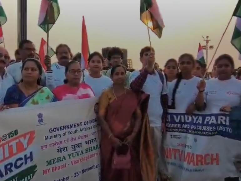 విశాఖ బీచ్ రోడ్డులో ఐక్యత ర్యాలీ