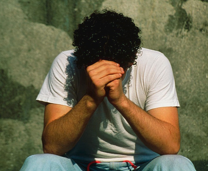 పాతికేళ్లు దాటితే చాలు ఎన్నో ప్రశ్నలు?