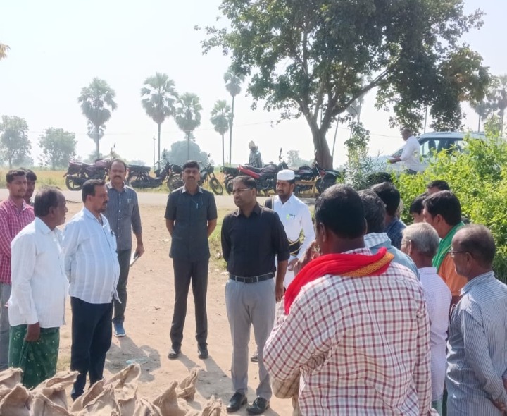 కొనుగోలు కేంద్రంను తనిఖీ చేసిన కలెక్టర్