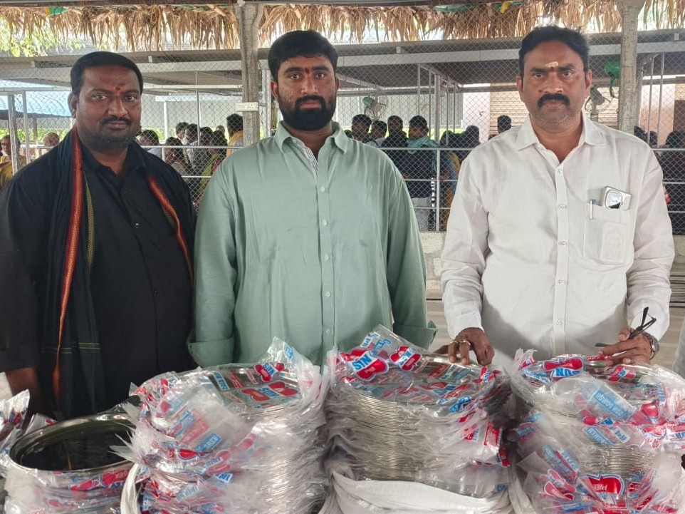 నిత్య అన్నదానశాలకు భక్తుని వితరణ