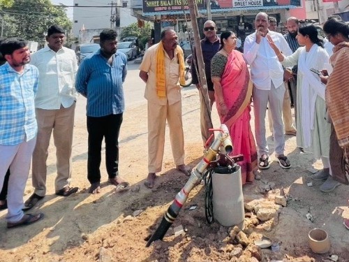 MLA తో మీట్ మార్కెట్ పనులు ప్రారంభిస్తాం: కార్పొరేటర్