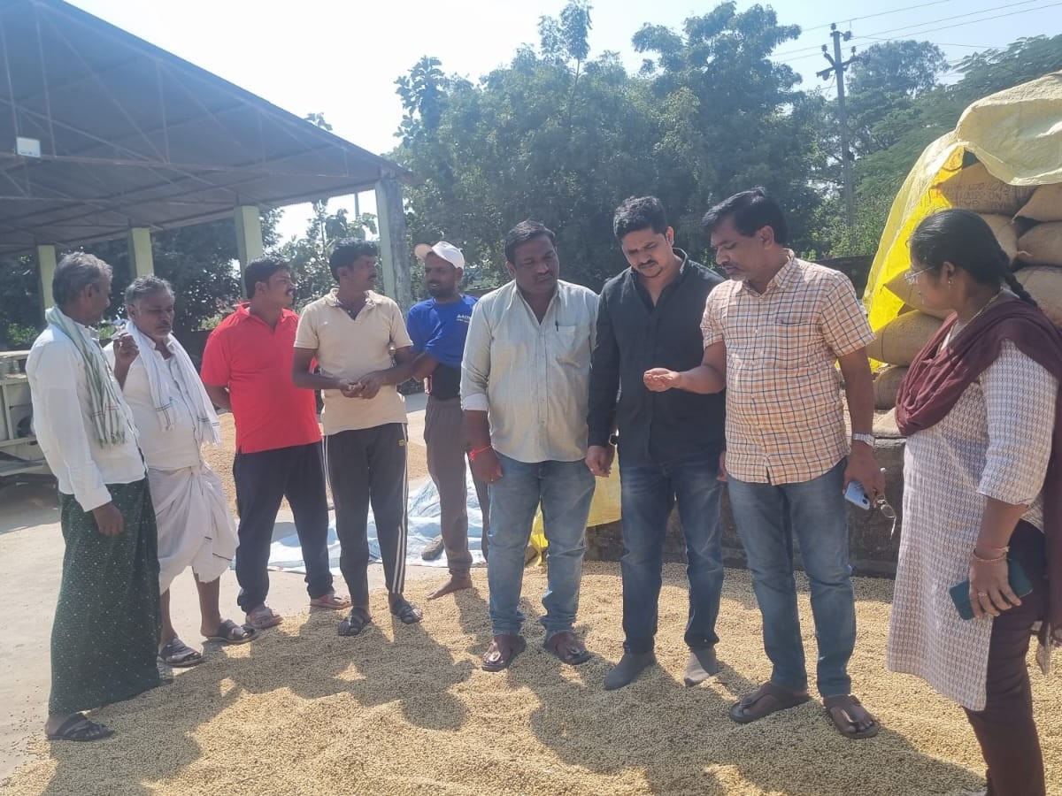 కొనుగోలు కేంద్రాన్ని పరిశీలించిన డీఎం