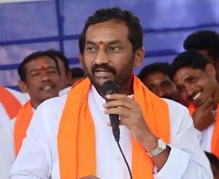 బాంబు పేలుళ్లతో బీజేపీకి ఏం సంబంధం?: ఎంపీ