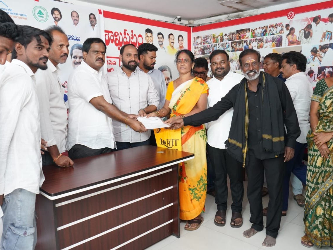 PMAY గృహాల అనుమతి పత్రాలు పంపిణీ