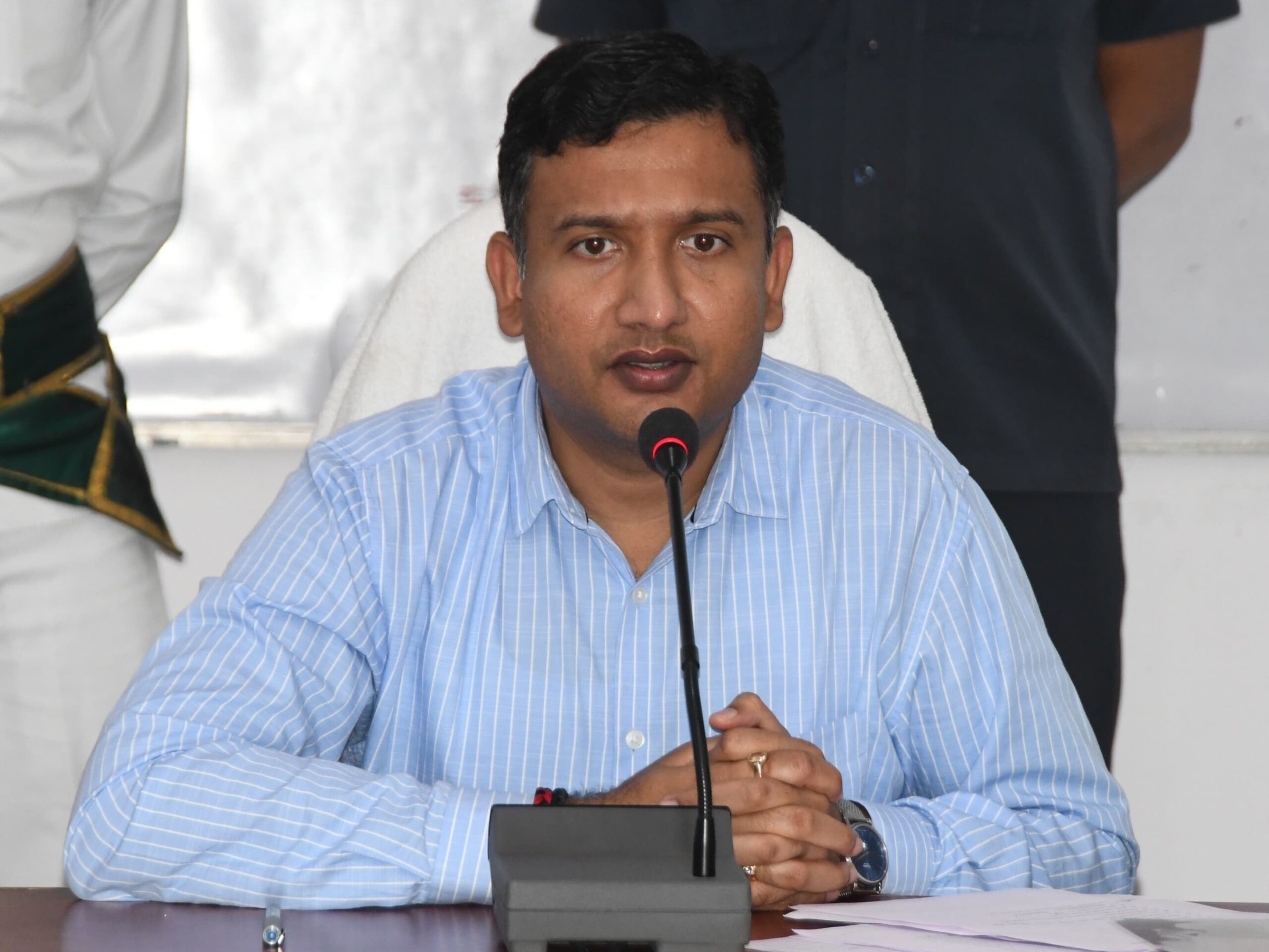 కౌలు రైతులు పంట నమోదు పూర్తి చేసుకోవాలి: కలెక్టర్