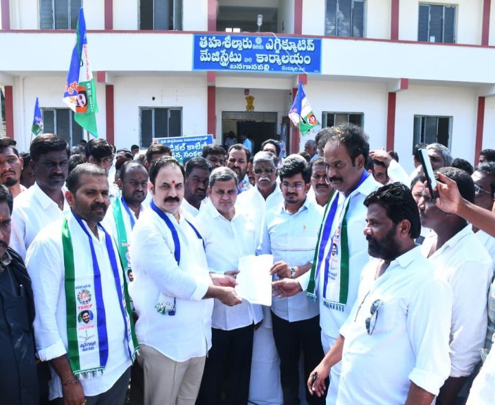 బనగానపల్లె పట్టణంలో వైసీపీ భారీ ర్యాలీ..