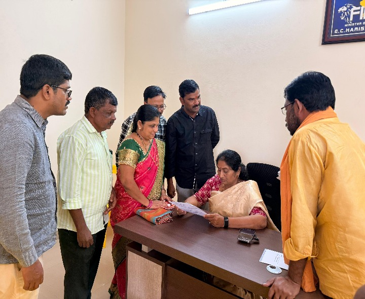 ప్రజా సమస్యలు పరిష్కరించాలి: మంత్రి