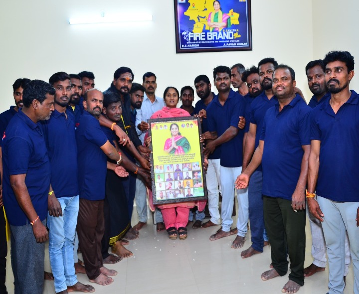 టీడీపీ కార్యకర్తలకు ఉపాధి కల్పించిన మంత్రి