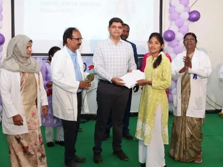 వైద్య వృత్తిలో సేవా భావంతో పనిచేయాలి: కలెక్టర్