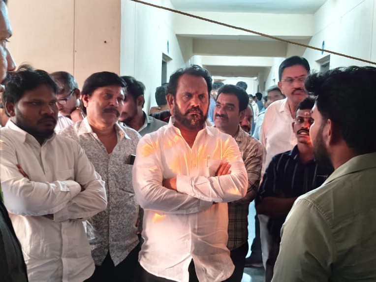 ‘విద్యార్థి ఆత్మహత్యపై సమగ్ర విచారణకు చేయండి’