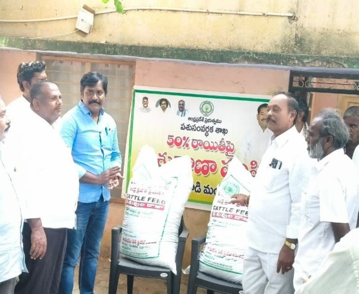 50 శాతం రాయితీపై పశువుల దాన పంపిణీ
