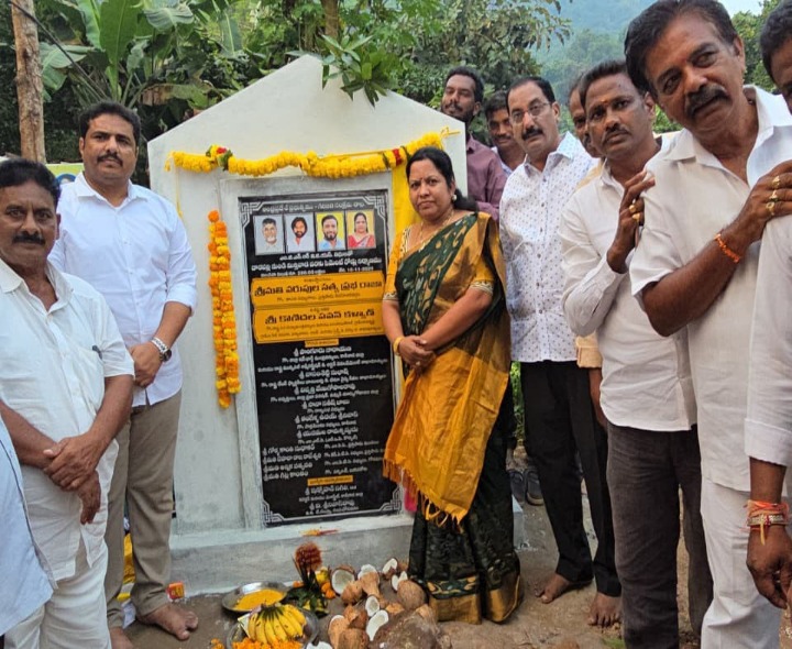 రోడ్డు నిర్మాణ పనులు ప్రారంభించిన ఎమ్మెల్యే