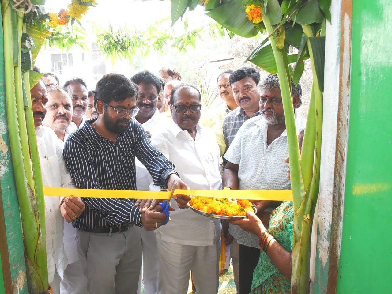 PMAY గృహాలను ప్రారంభించిన కలెక్టర్