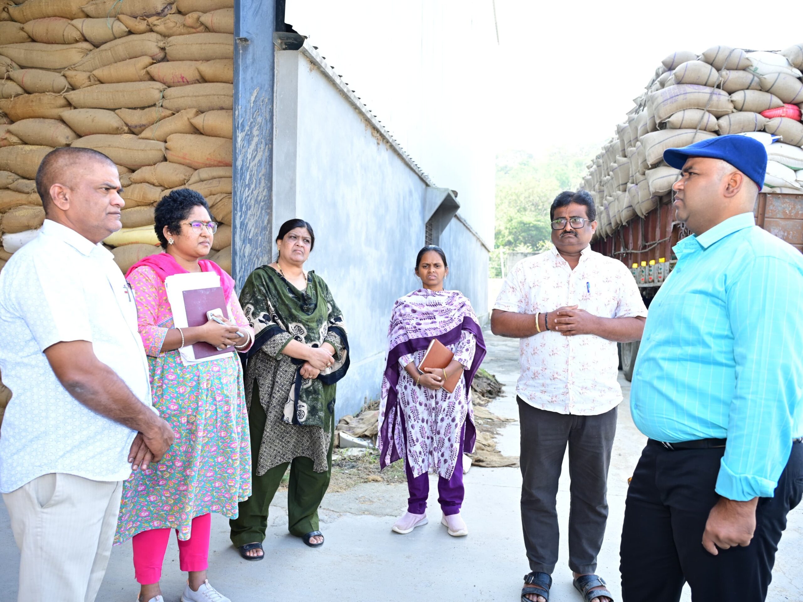 ధాన్యం దిగుమతిలో వేగం పెంచాలి: కలెక్టర్