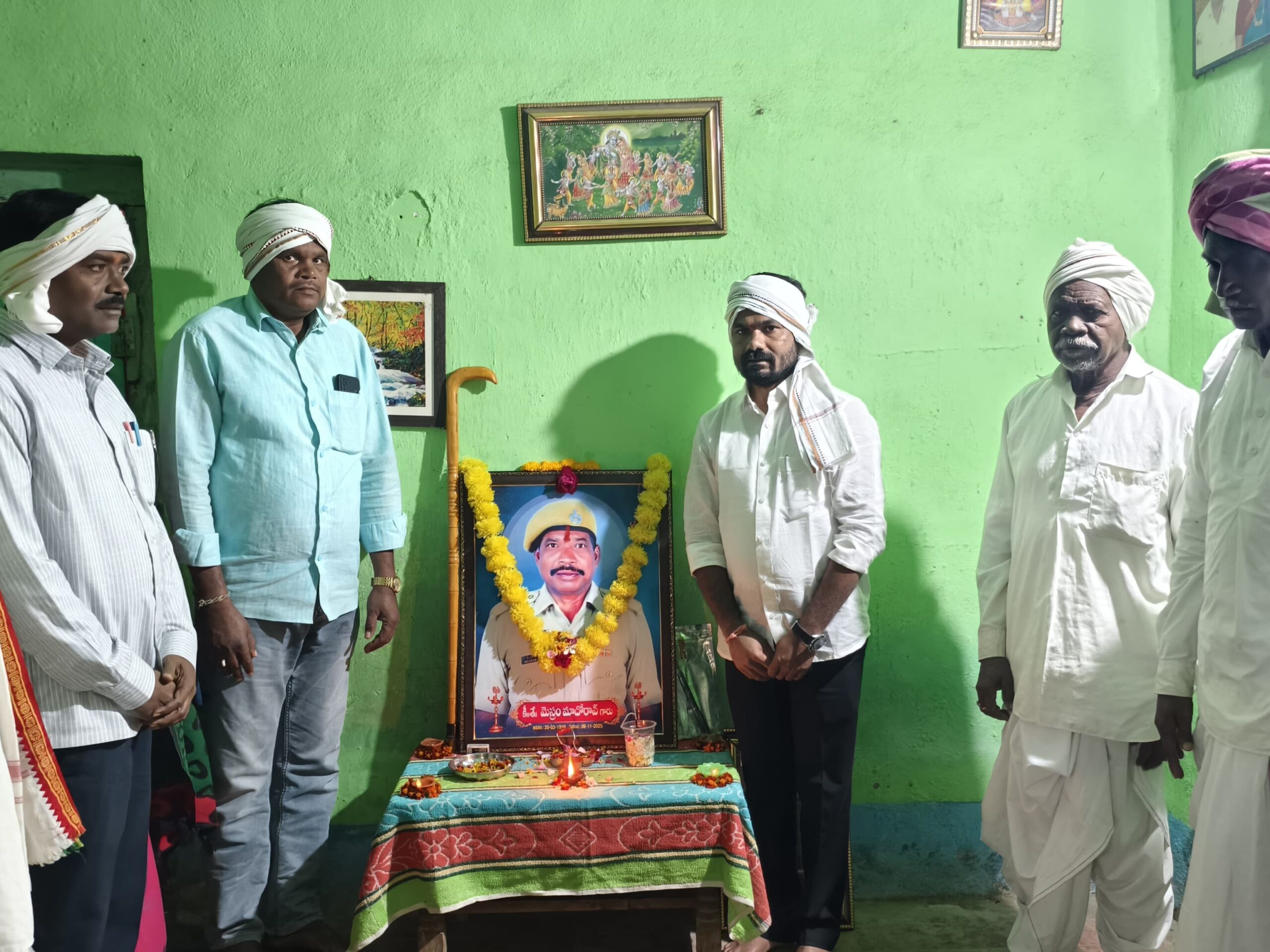 కానిస్టేబుల్ కుటుంబాన్ని పరామర్శించిన MLA