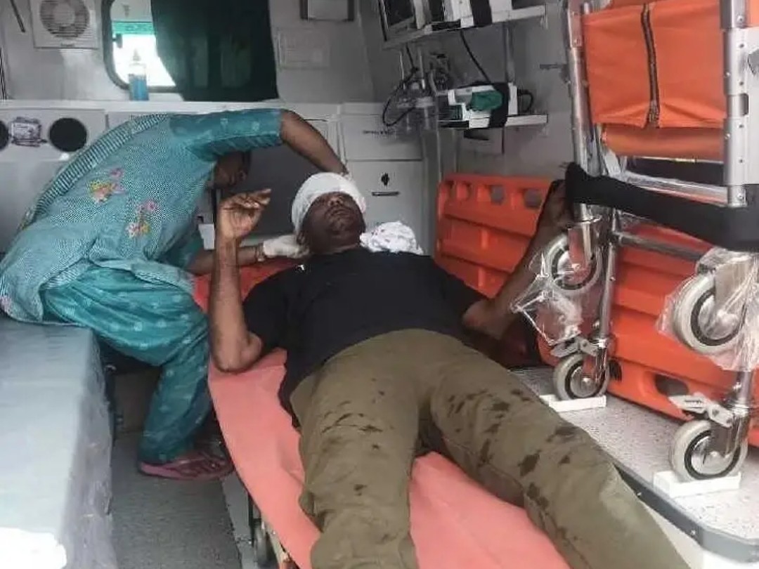 రోడ్డు ప్రమాదంలో ఆటో డ్రైవర్‌కు గాయాలు