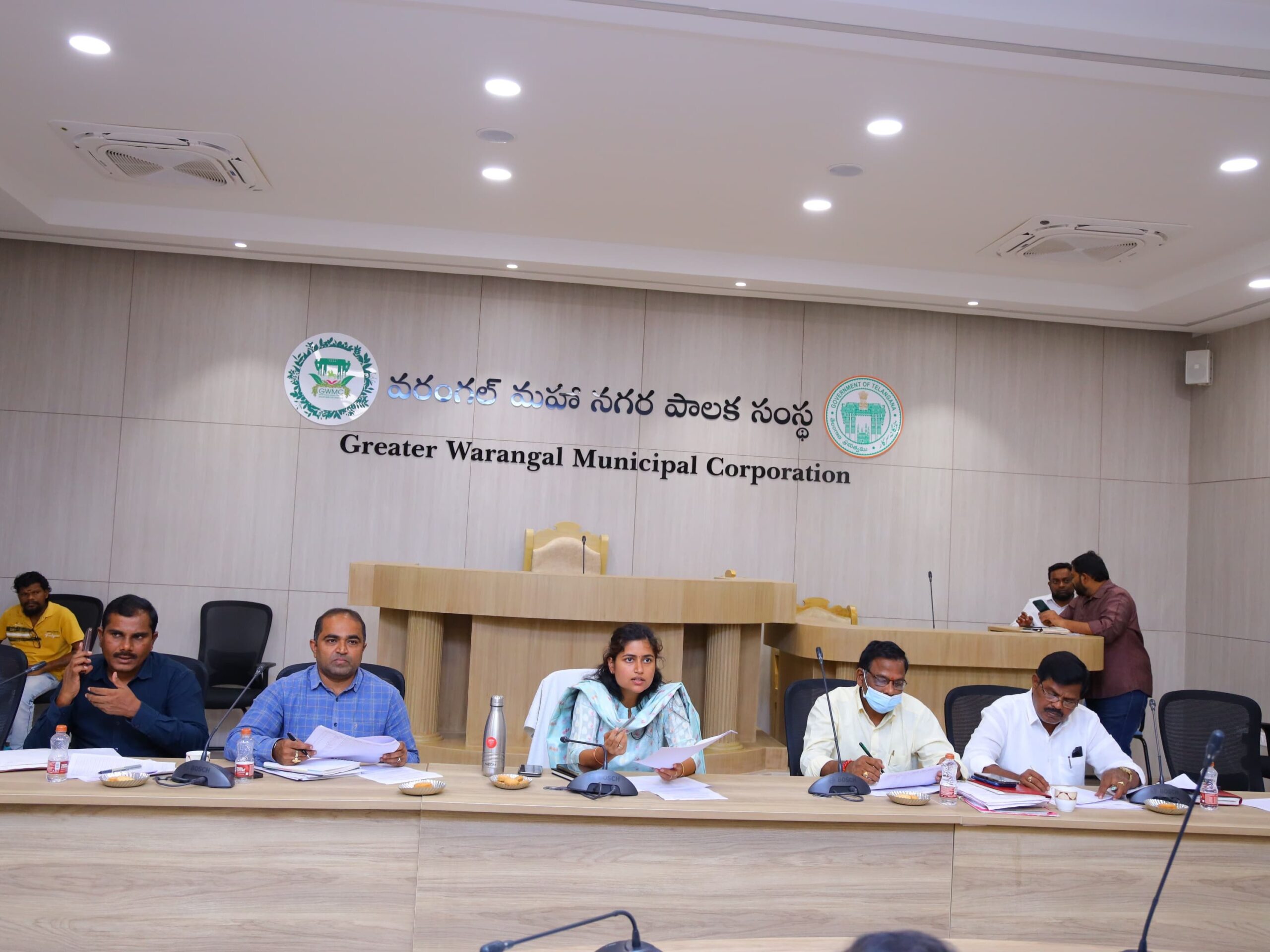 దరఖాస్తులను వెంటనే పరిష్కరించండి: GWMC కమిషనర్