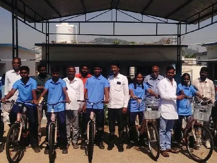 విద్యార్థులకు సైకిళ్ల పంపిణీ