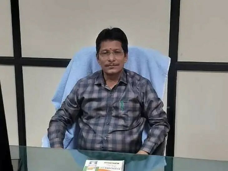 డీఐఈవోగా శరత్ కుమార్ బాధ్యతల స్వీకరణ