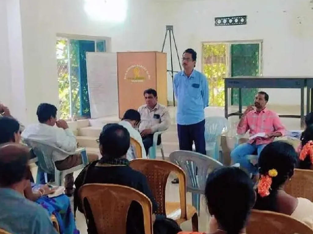 ‘గ్రామాలలో ఉపాధి పనులు చేపట్టాలి’