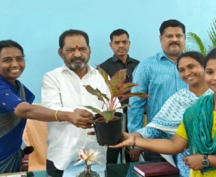 ఎంపీడీవో కార్యాలయంలో MLA సమీక్ష