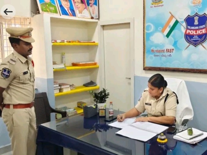 దేవరకద్ర పోలీస్ స్టేషన్‌ను ఎస్పీ ఆకస్మిక తనిఖీ