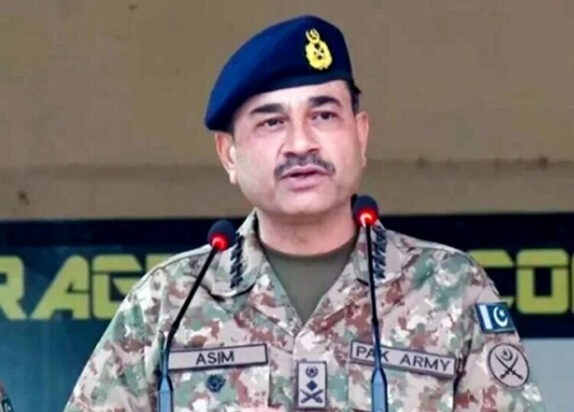 పాక్ ఆర్మీ చీఫ్‌కు జీవితకాలం రక్షణ