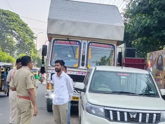 అక్రమ పశు రవాణా.. వాహనం సీజ్