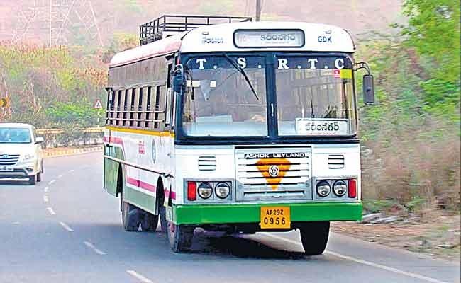 తప్పిన బస్సు ప్రమాదం.. 90 మంది సురక్షితం