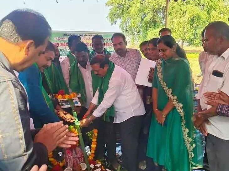 ధాన్యం కొనుగోలు కేంద్రాన్ని  ప్రారంభించిన ఎమ్మెల్యే