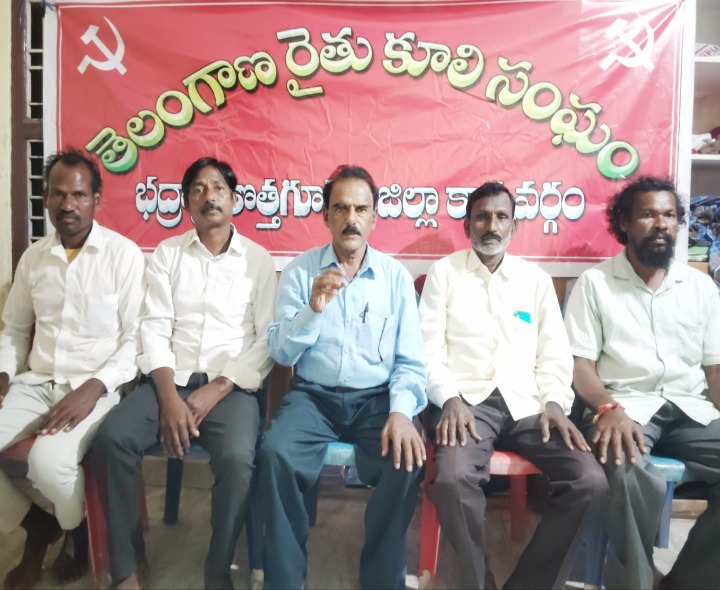 ‘పోడు భూములకు హక్కులు కల్పించాలి’