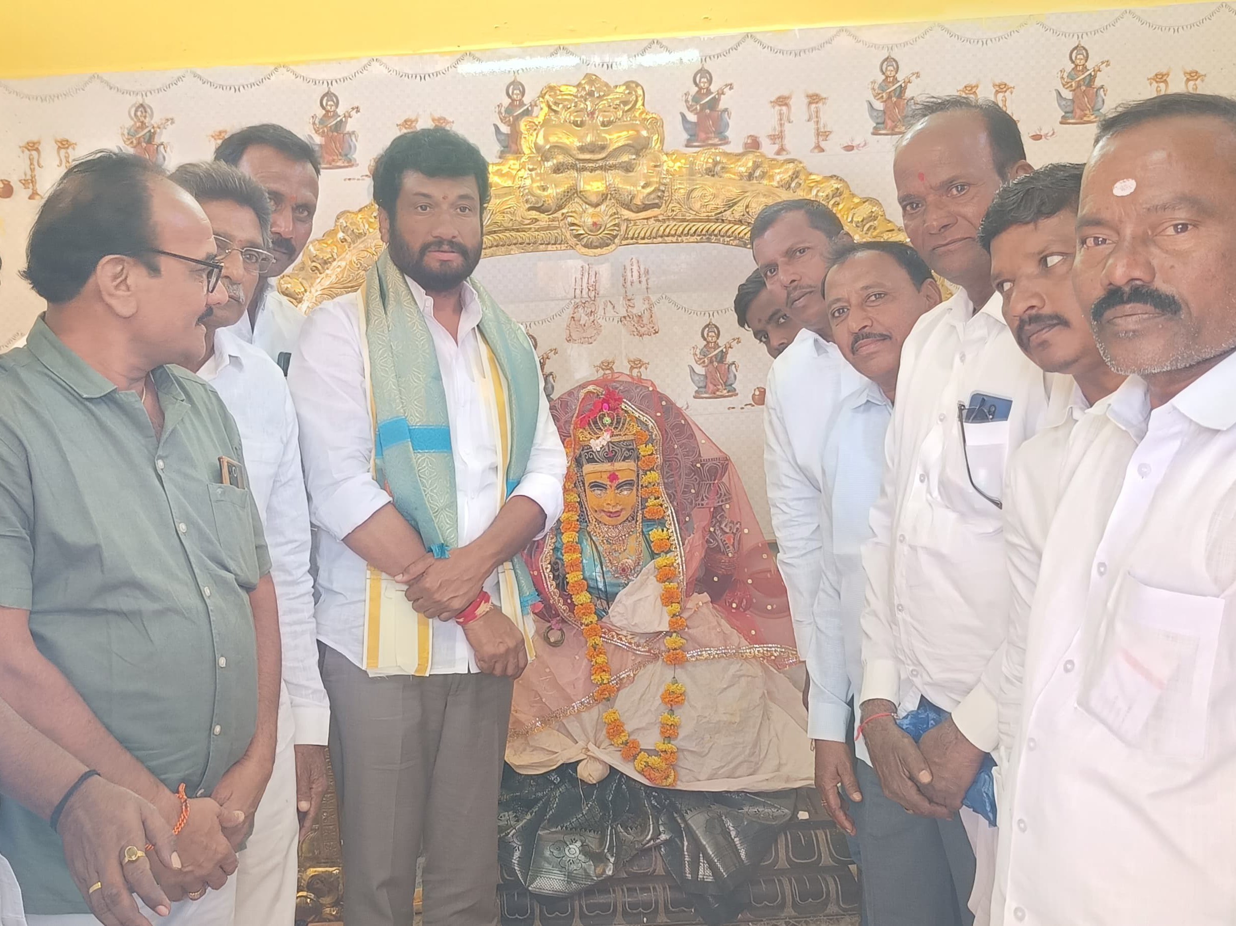 మహాలక్ష్మి ఆలయ అభివృద్ధికి కృషి చేస్తా: ఎమ్మెల్యే