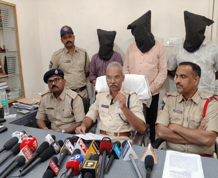 కిడ్నాప్ వ్యవహారంలో ముగ్గురు వ్యక్తులు అరెస్ట్