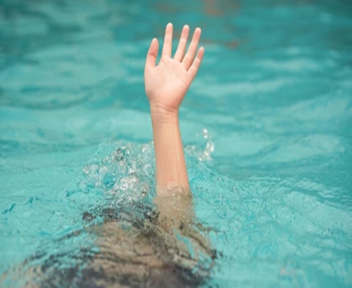 స్కూల్ స్విమ్మింగ్ పూల్‌లో పడి బాలుడు మృతి