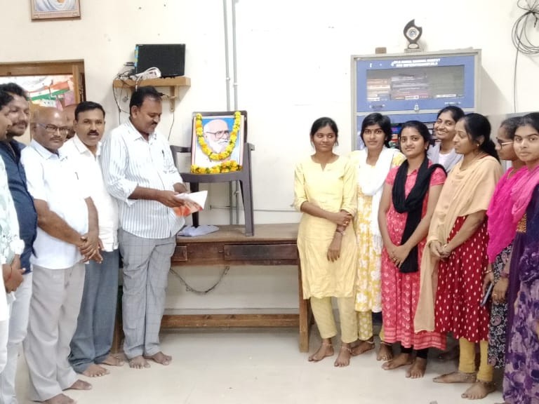 ‘కాళోజీని స్ఫూర్తిగా తీసుకోవాలి’