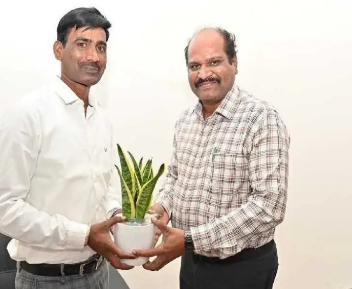 ఫుడ్ కమిషన్ సభ్యుడికి స్వాగతం పలికిన జేసీ