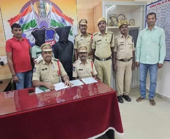 బస్టాండ్‌లో గంజాయి రవాణాదారుల అరెస్టు