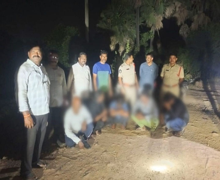 పేకాట ఆడుతున్న 12మంది అరెస్ట్