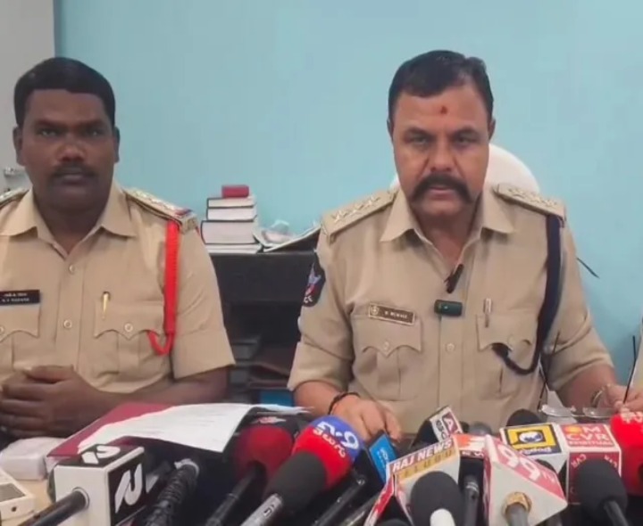 సబ్సిడీ విత్తనాల డబ్బుతో సచివాలయ ఉద్యోగి పరార్