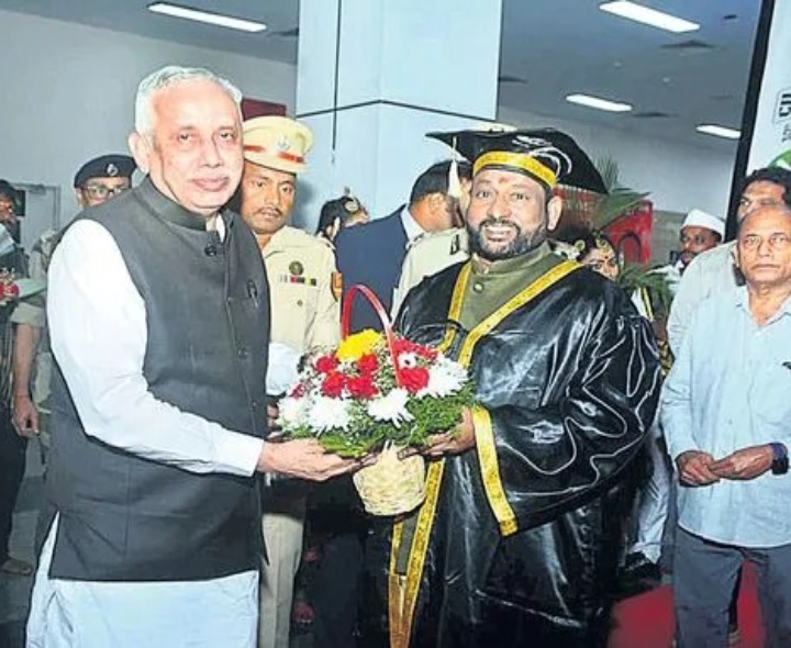 విశాఖ చేరుకున్న రాష్ట్ర గ‌వ‌ర్నర్‌